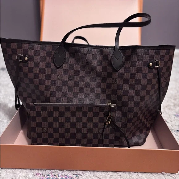 Louis Vuitton Neverful MM - Picture 9 of 13